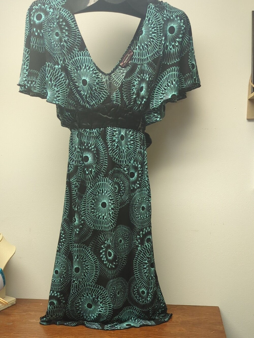 My Michelle Jr L Black Teal Floral V-Neck Empire Waist Babydoll Midi Dress Good